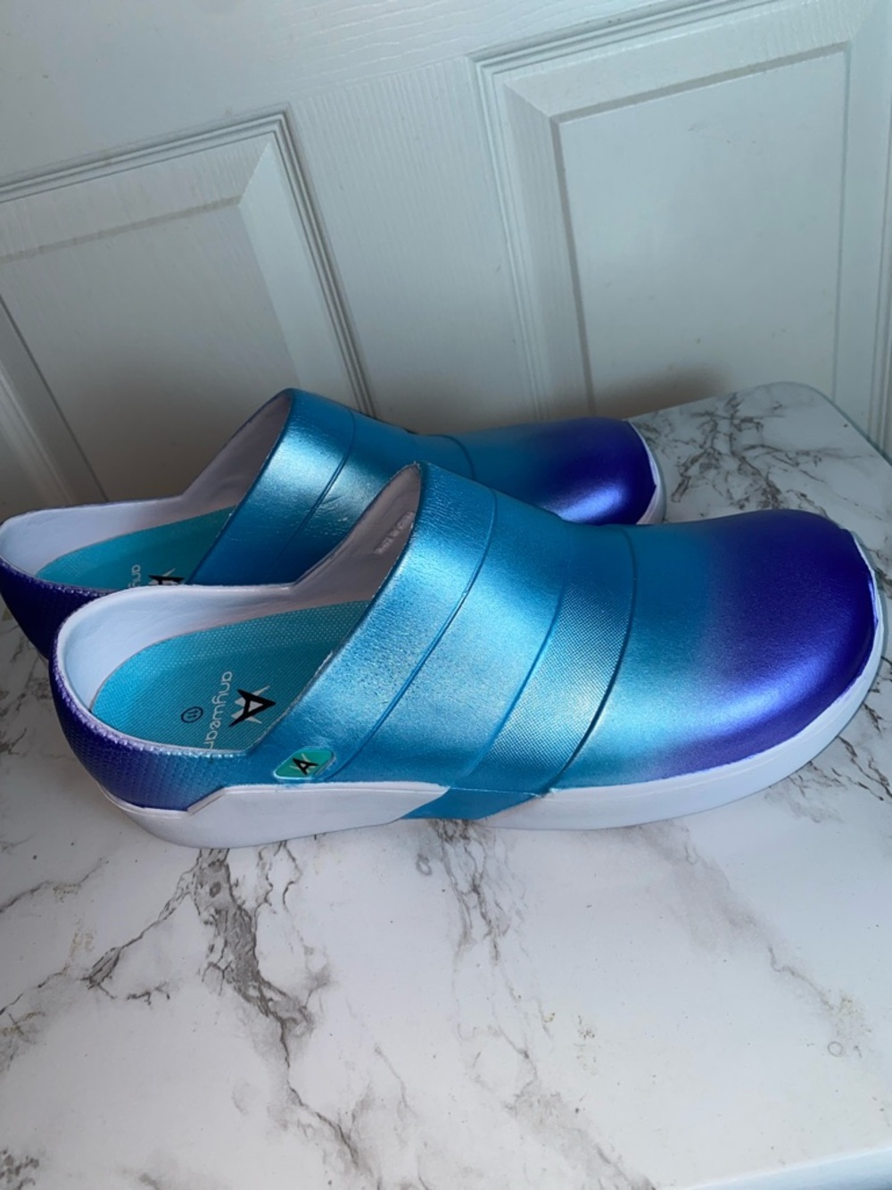 Aurora Gradient Slip-On Clog in Teal-Blue Size 11